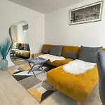 Cosy Modern Flat With Garden
