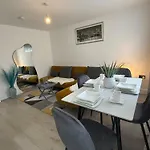 Cosy Modern Flat With Garden