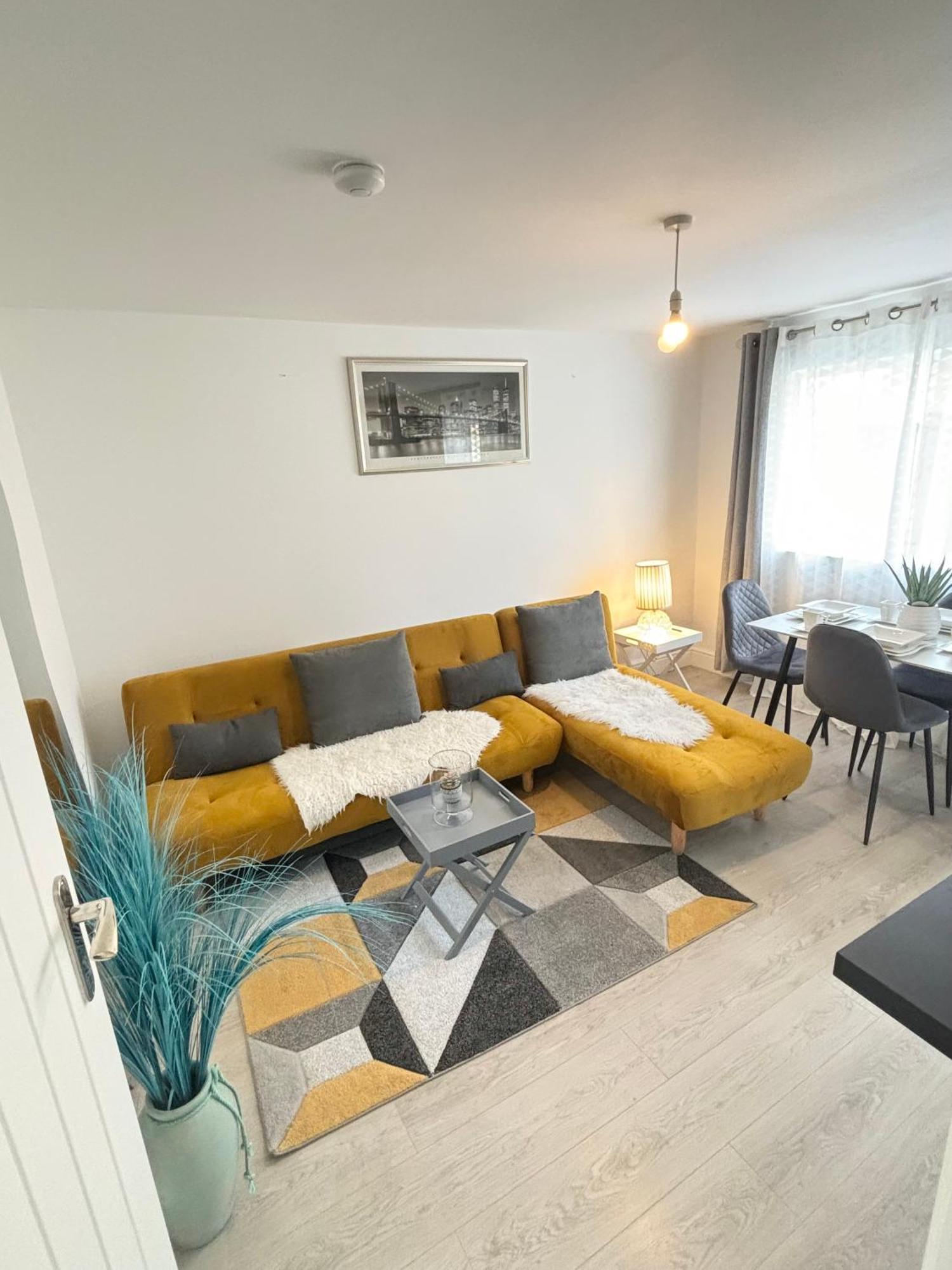 Cosy Modern Flat With Garden *