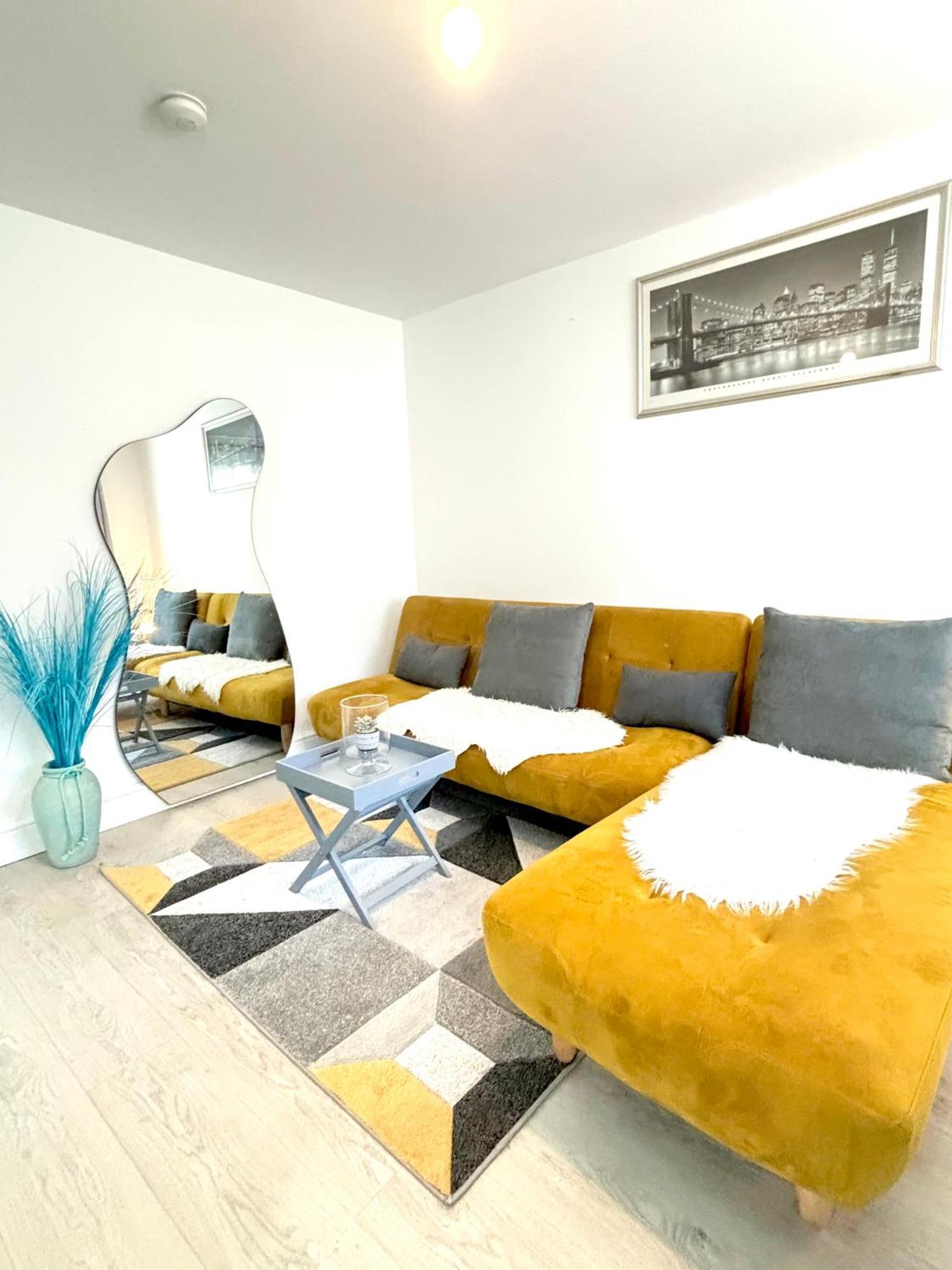 Cosy Modern Flat With Garden Apartment *